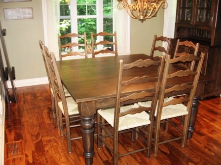 maison meubles table de cuisine en bois et chaises