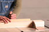 ébéniste coupe de  bois meubles sur mesure