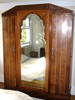 meuble armoire antique avec miroir