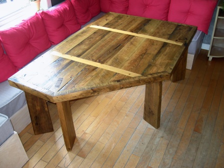table de bois en bois recyclé